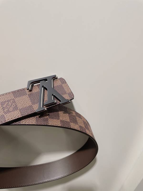 Louis Vuitton 40MM Belt LVB00369